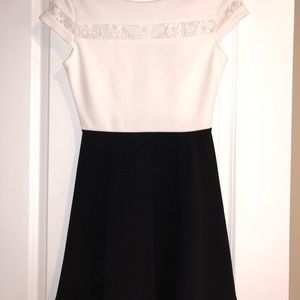 Juniors size S black & white dress 🖤☁️